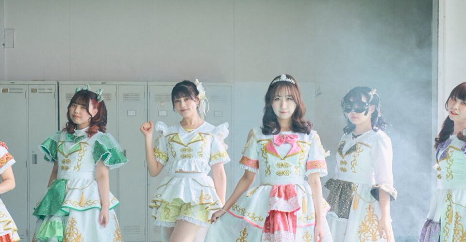 学歴の暴力の公式グループ写真