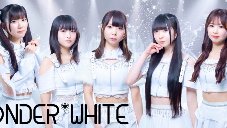 WONDER*WHITEの5人が写った公式グループ写真