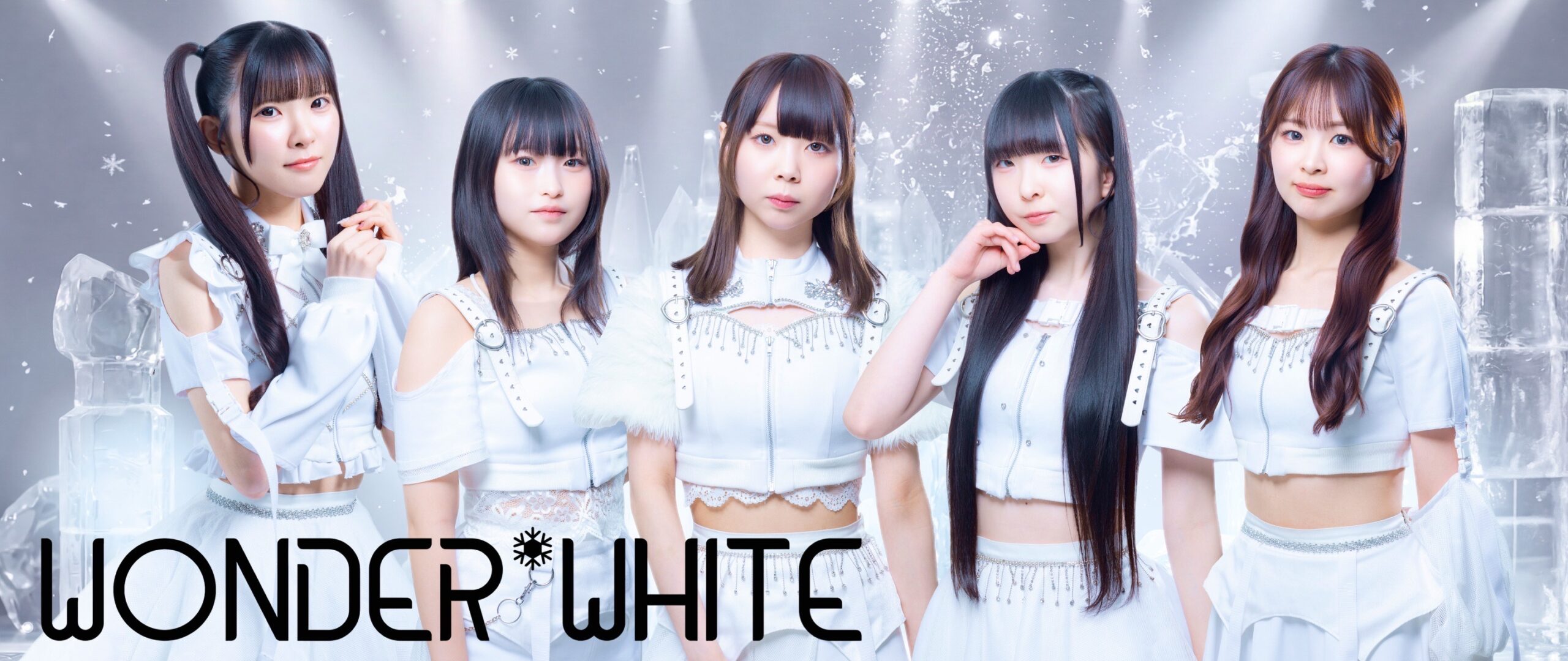 WONDER*WHITEの5人が写った公式グループ写真