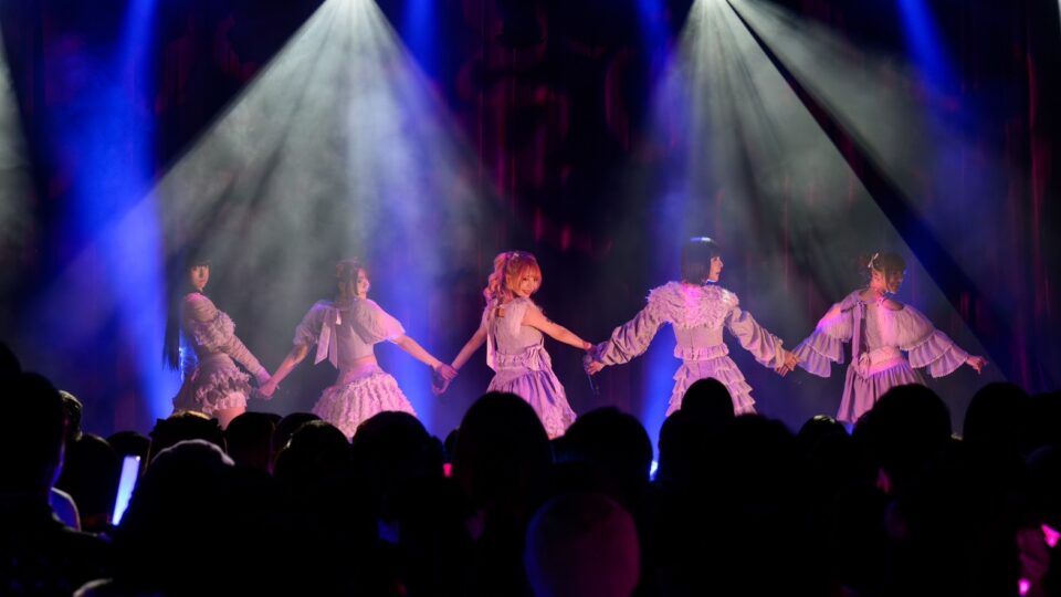 ZOCX公式サイトに掲載された5人のライブ写真