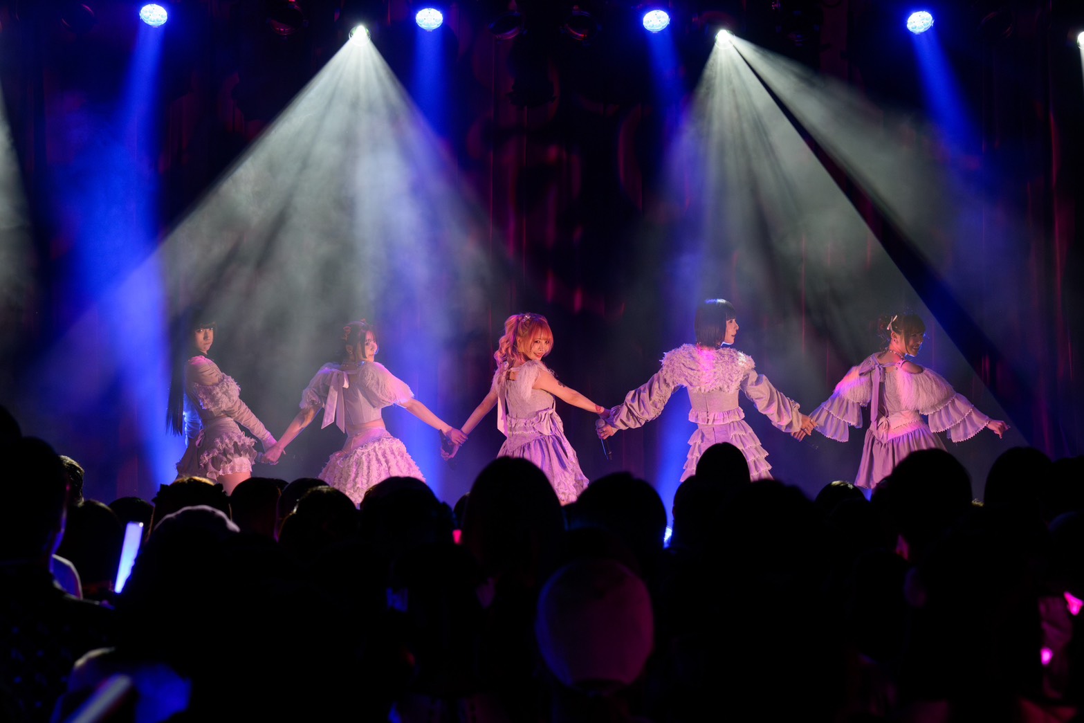 ZOCX公式サイトに掲載された5人のライブ写真