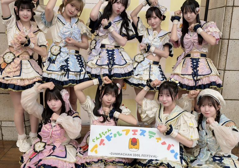 ぐんまちゃんアイドルフェスティバルの会場で撮影されたFES☆TIVEの9人集合写真