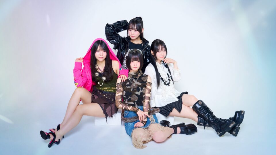 未波みう、神緒みこと、朱音ゆうな、瀬桜みれいの4人が並ぶKAMAITACI新体制公式ビジュアル