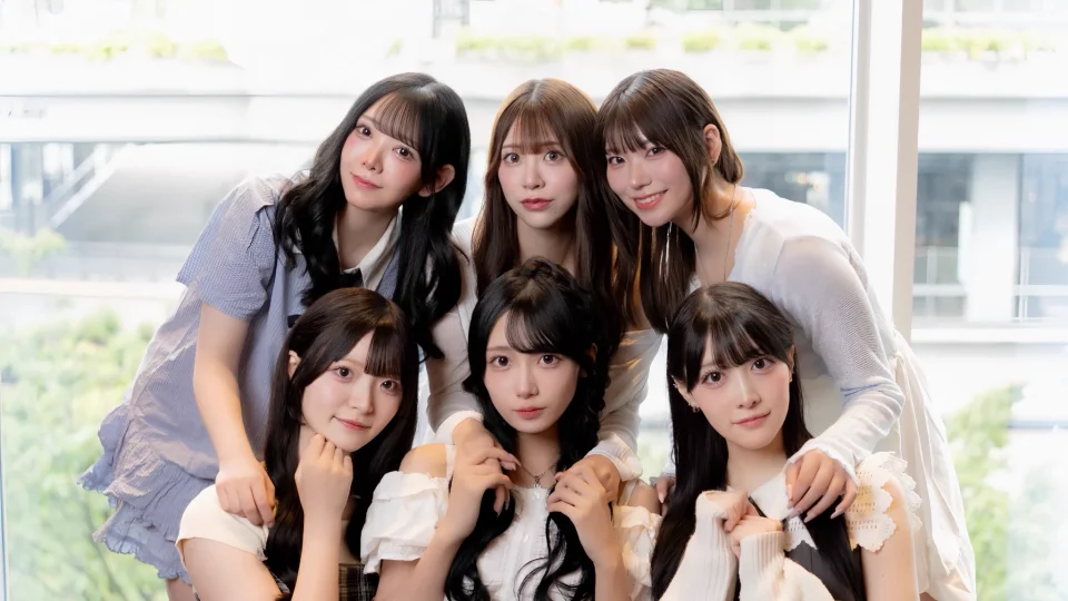 新アイドルグループ瞬間シネマの6人の公式写真