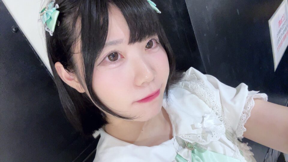 白とミントグリーンの衣装を着たVarious Cute音萌ねるねの公式ライブ写真