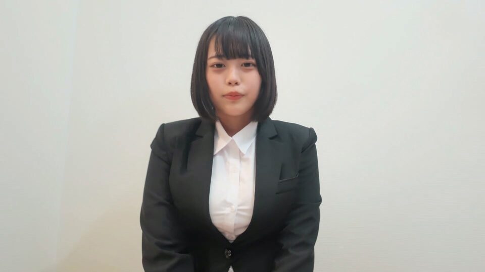 黒いジャケット姿で謝罪動画に臨むあいすなっつのゆめぴりか